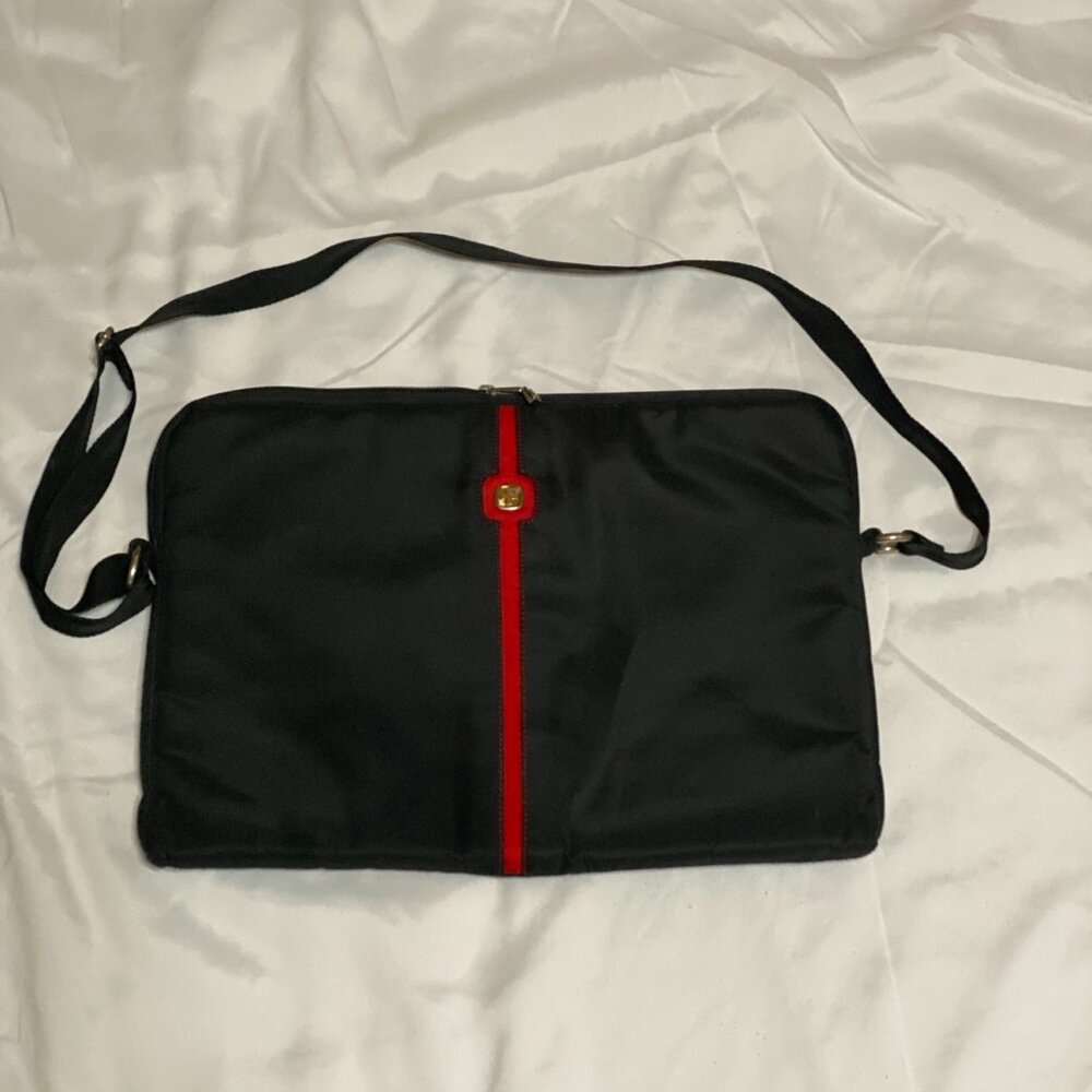 Wenger Swissgear MAYA Laptop Sleeve Fits Up to 19" Laptop Black Neoprene Zipper